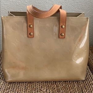 Louis Vuitton Vernis Reade PM Beige